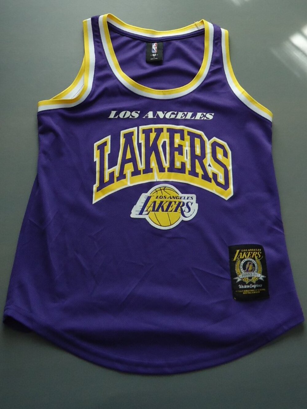 SIZE S. Lakers basketball jersey.